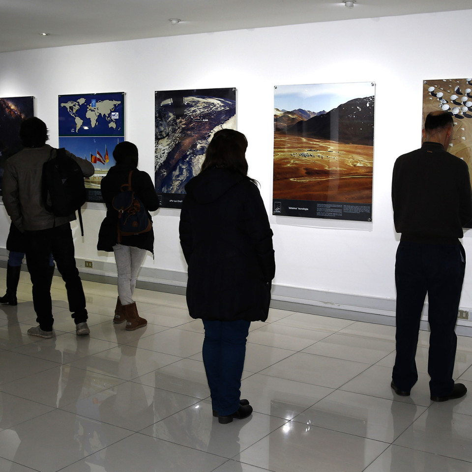 Santiago 06 de Octubre 2015
Inauguracion exposicion ¨ALMA explorando nuestros origenes cosmicos¨. 
Martin Thomas/AgenciaUno